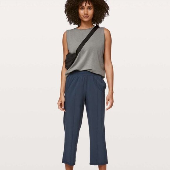 lululemon athletica Wanderer Crop Pants True Navy - Picture 1 of 2